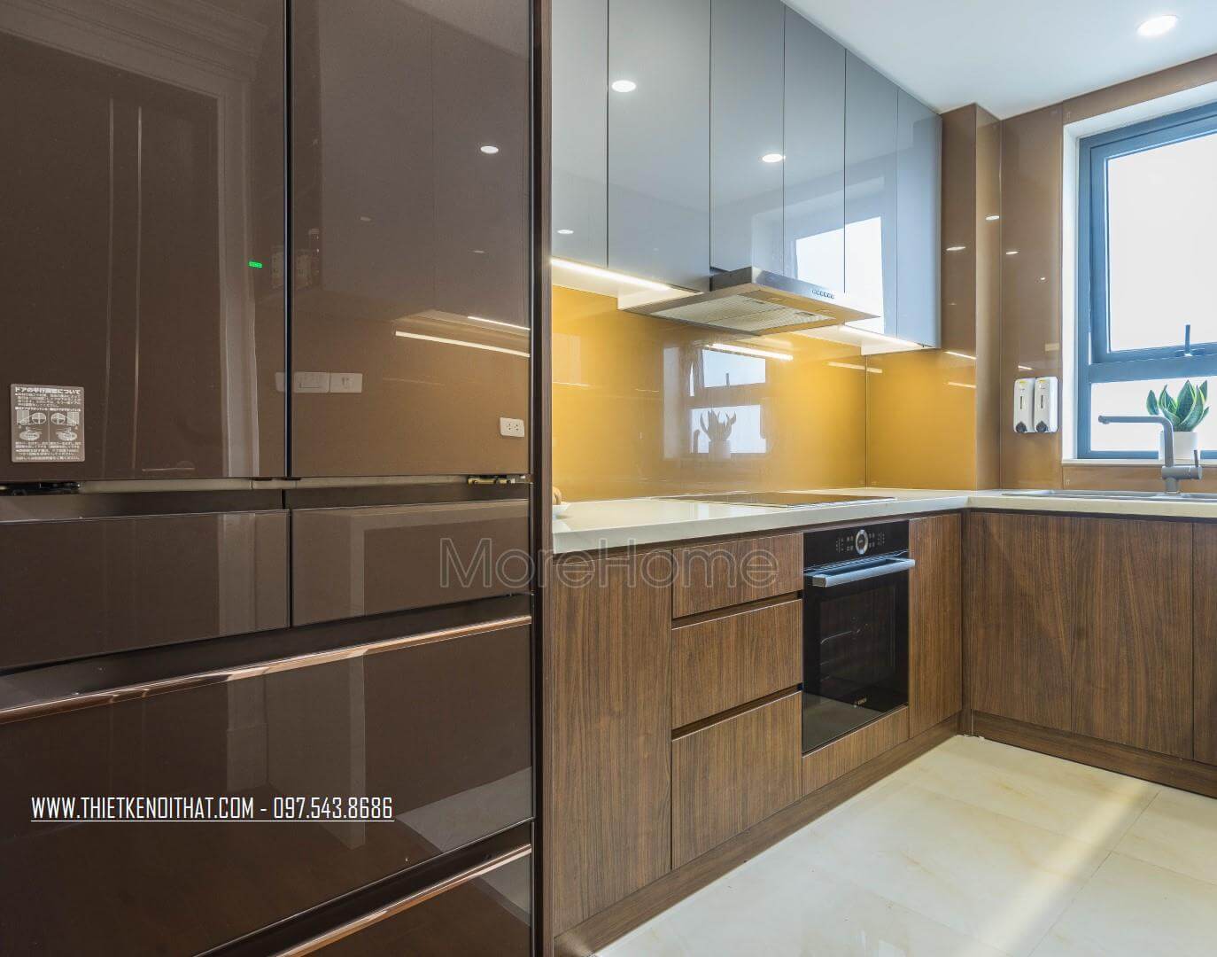 Nhờ ánh sáng từ cửa sổ giúp phòng bếp luôn đủ đầy ánh sáng và hợp phong thủy Tủ bếp hiện đại,tủ bếp đẹp hiện đại, tủ bếp An Cường